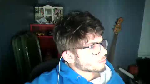 Snapshot of 02noah chatting on 12/19/25, 05:36 02noah online show from 12/19/25, 05:36