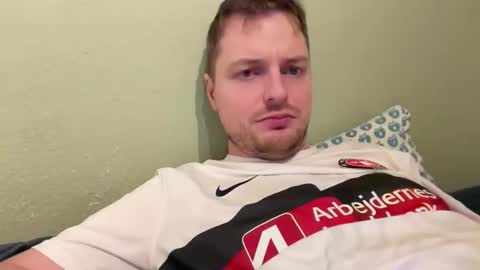 Snapshot of 095mike chatting on 11/29/25, 03:37 095mike online show from 11/29/25, 03:37