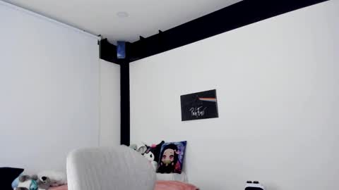 Snapshot of 0amy1 chatting on 11/14/25, 09:57 amy online show from 11/14/25, 09:57