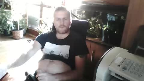 Snapshot of 0ut0fsight78 chatting on 10/30/25, 08:05 michael online show from 10/30/25, 08:05