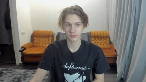 Snapshot of 0verlandd chatting on 12/25/24, 11:43 Adam online show from 12/25/24, 11:43