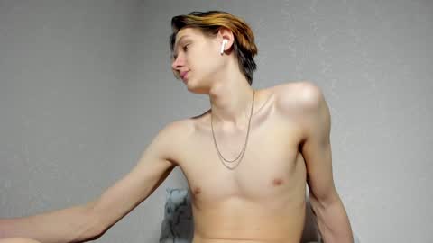 Snapshot of 0verlandd chatting on 01/24/25, 05:11 Adam online show from 01/24/25, 05:11