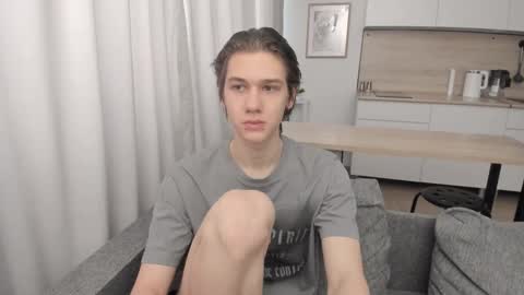 Snapshot of 0verlandd chatting on 10/04/25, 04:10 Adam online show from 10/04/25, 04:10