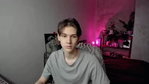 Snapshot of 0verlandd chatting on 11/10/25, 09:41 Adam online show from 11/10/25, 09:41