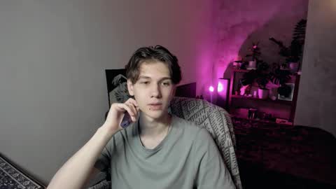 Snapshot of 0verlandd chatting on 11/11/25, 02:06 Adam online show from 11/11/25, 02:06