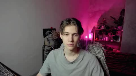 Snapshot of 0verlandd chatting on 11/12/25, 12:05 Adam online show from 11/12/25, 12:05