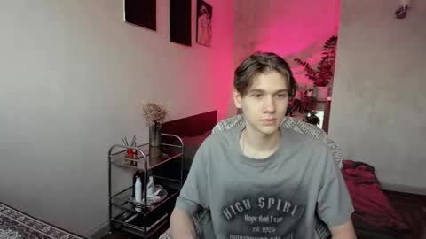 Snapshot of 0verlandd chatting on 11/19/25, 09:53 Adam online show from 11/19/25, 09:53