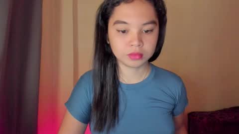 Snapshot of 0wwlo0k chatting on 11/18/25, 05:23 0wwlo0k online show from 11/18/25, 05:23