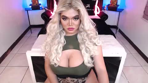 Snapshot of 10incheskinkynastytrans chatting on 12/13/24, 08:09 Sasha Banks online show from 12/13/24, 08:09