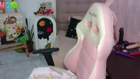 111lucygrim111 online show from 09/11/25, 05:24