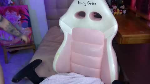 111lucygrim111 online show from 12/16/25, 04:56