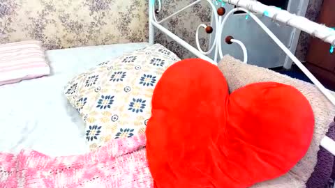 Snapshot of 13aaaxxx chatting on 12/18/24, 12:32 13aaaxxx online show from 12/18/24, 12:32