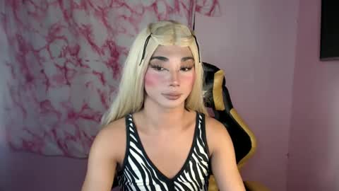 Snapshot of 18_nicole chatting on 02/15/25, 08:33 barbie online show from 02/15/25, 08:33