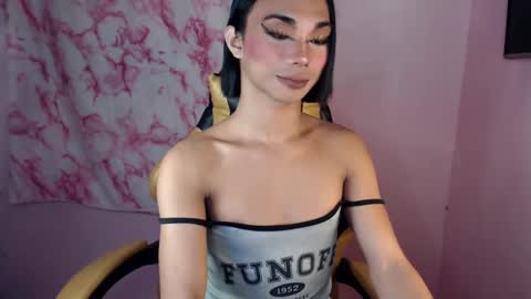 Snapshot of 18_nicole chatting on 02/18/25, 07:30 barbie online show from 02/18/25, 07:30