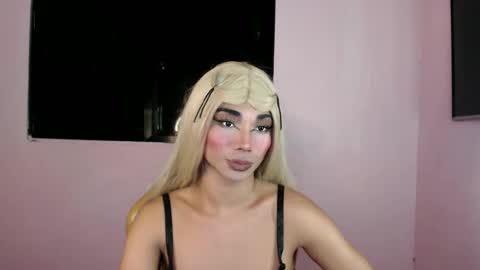 Snapshot of 18_nicole chatting on 02/20/25, 06:24 barbie online show from 02/20/25, 06:24