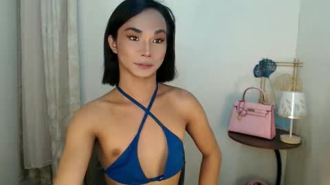 Snapshot of 18_nicole chatting on 11/14/25, 05:28 barbie online show from 11/14/25, 05:28