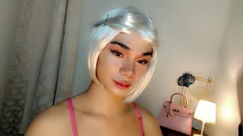 Snapshot of 18_nicole chatting on 11/19/25, 06:24 barbie online show from 11/19/25, 06:24