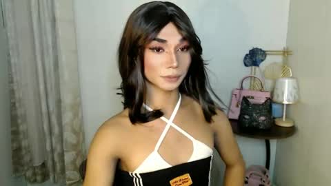 Snapshot of 18_nicole chatting on 11/30/25, 09:02 barbie online show from 11/30/25, 09:02