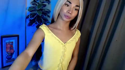 Snapshot of 18_nicole chatting on 06/08/26, 01:33 barbie online show from 06/08/26, 01:33
