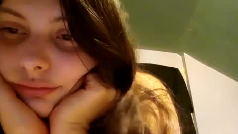 Snapshot of 18andinoccent chatting on 09/26/25, 05:33 18andInoccent online show from 09/26/25, 05:33