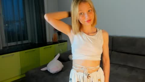 Kira online show from 06/01/26, 04:41
