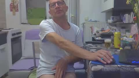 Snapshot of 1973man chatting on 05/31/26, 11:17 1973man online show from 05/31/26, 11:17