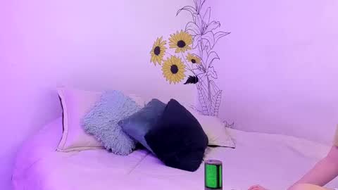 Snapshot of 19adam98 chatting on 09/17/25, 10:55 Adam and Venus online show from 09/17/25, 10:55