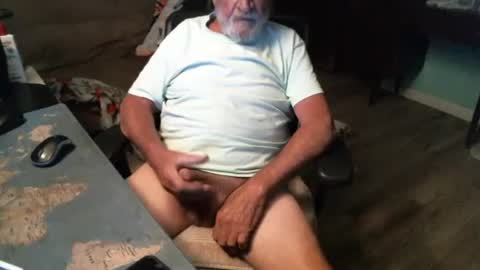 Snapshot of 1handyanddee chatting on 04/01/26, 01:06 1handyanddee online show from 04/01/26, 01:06