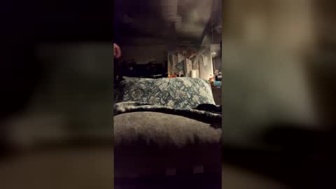 Snapshot of 1horney chatting on 03/17/26, 03:22 1horney online show from 03/17/26, 03:22