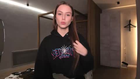 Lily 3 online show from 11/14/25, 12:37