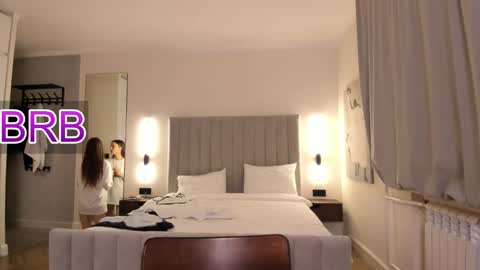 Lily 3 online show from 11/17/25, 08:36