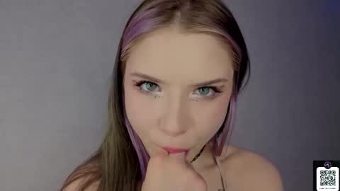 Mia online show from 03/11/26, 01:39