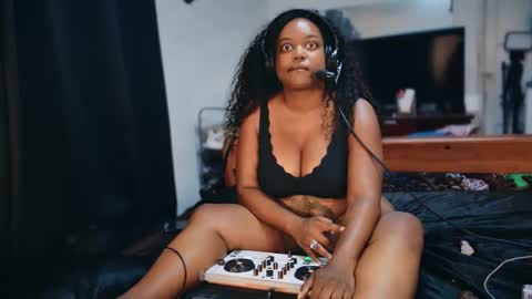 Snapshot of 1lookurhooked chatting on 09/14/25, 02:33 Lillycakes online show from 09/14/25, 02:33