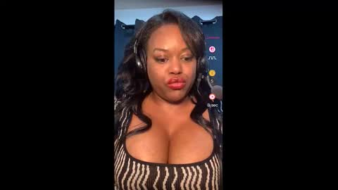 Lillycakes online show from 02/16/26, 02:40