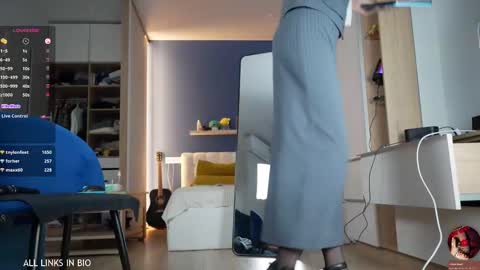 Marie online show from 03/10/25, 10:24