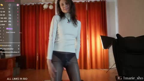 Snapshot of 1mari_01 chatting on 05/20/26, 09:48 Marie online show from 05/20/26, 09:48