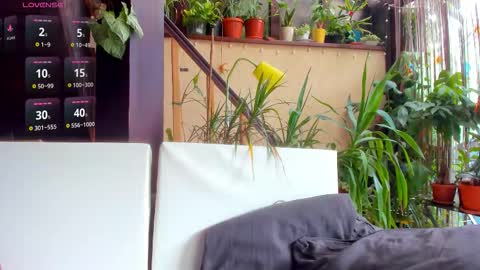 Moona  online show from 09/19/25, 12:17