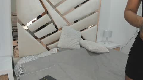 Luisa online show from 02/01/25, 07:02