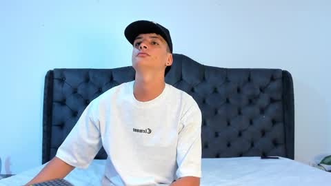 Snapshot of 1threestar chatting on 09/14/25, 12:04 1Threestar online show from 09/14/25, 12:04