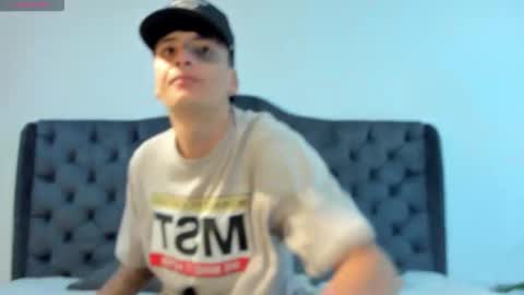 Snapshot of 1threestar chatting on 10/01/25, 12:00 1Threestar online show from 10/01/25, 12:00