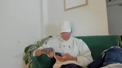 Snapshot of 1threestar chatting on 11/14/25, 12:37 1Threestar online show from 11/14/25, 12:37