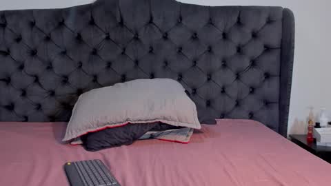 Snapshot of 1threestar chatting on 12/18/25, 01:22 1Threestar online show from 12/18/25, 01:22