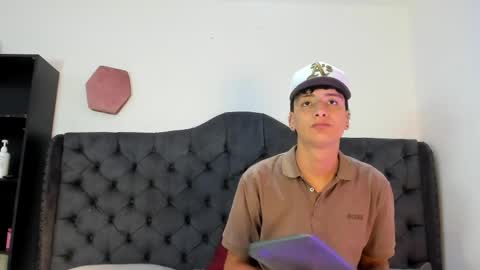 Snapshot of 1threestar chatting on 04/15/26, 10:43 1Threestar online show from 04/15/26, 10:43