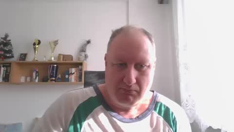 Snapshot of 1vaso chatting on 12/19/24, 11:07 1vaso online show from 12/19/24, 11:07