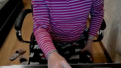 Snapshot of 1your_hot_girls chatting on 10/21/25, 05:57 1your_hot_girls online show from 10/21/25, 05:57