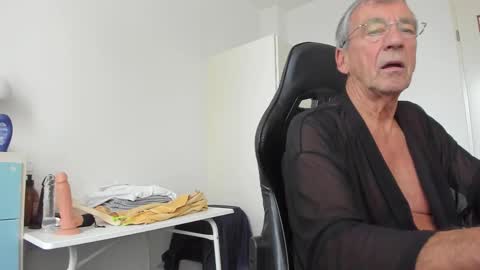 Henk online show from 10/18/25, 02:18