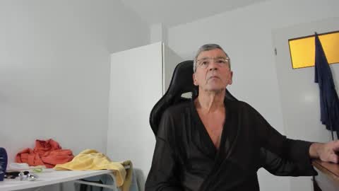 Henk online show from 11/16/25, 04:34