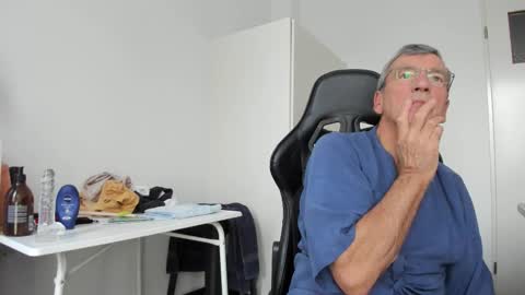 Henk online show from 11/25/25, 02:06