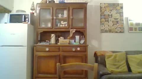 Snapshot of 22esserre chatting on 10/31/25, 03:02 22esserre online show from 10/31/25, 03:02