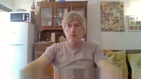 Snapshot of 22esserre chatting on 11/05/25, 12:49 22esserre online show from 11/05/25, 12:49